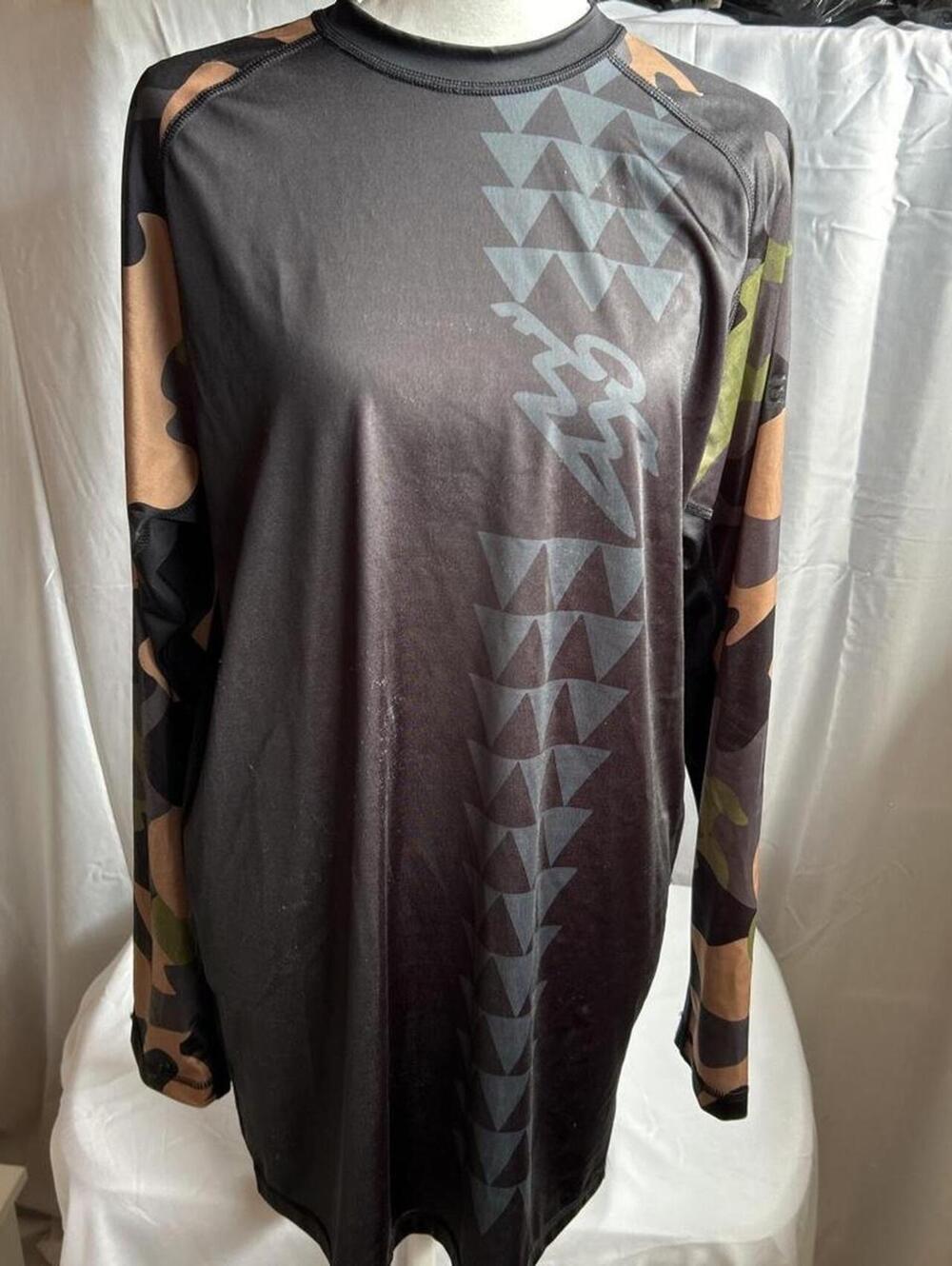 Men's Graphic Long-Sleeve Rash Guard, Black / Camo, Size XXL